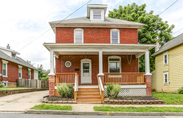 Four bedroom, two bathroom home photos photos