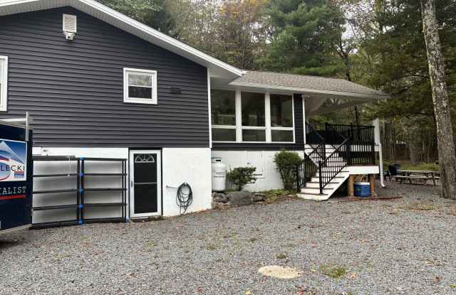 181 Marthas Lane Gallery 2