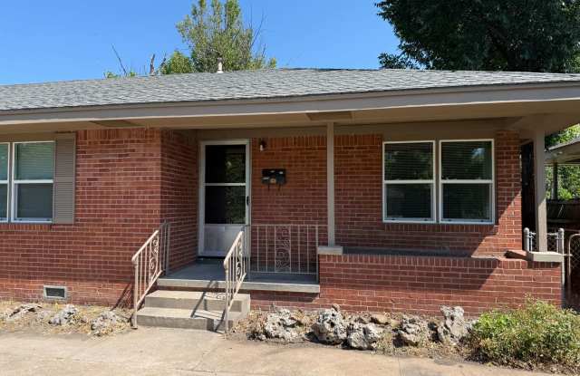 Coming Soon: Near the University 2 bedroom Duplex With Private yard photos photos Coming Soon: Near the University 2 bedroom Duplex With Private yard photos photos