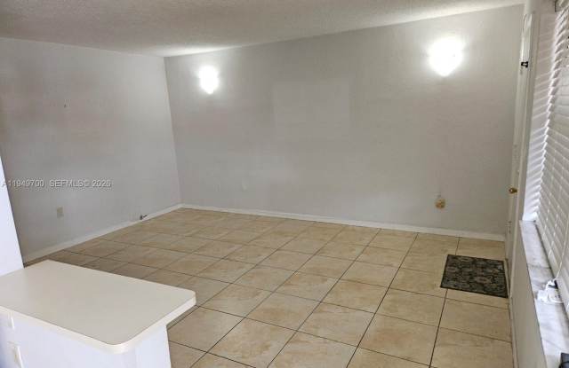 4590 SW 67th Ave photos photos