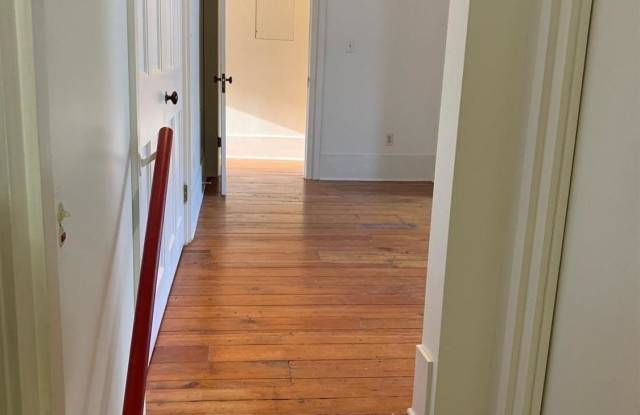 332 E Washington Gallery 4