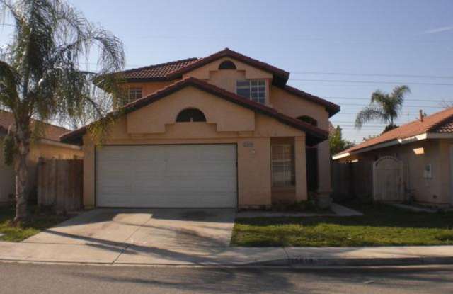 "Indulge in Unparalleled Luxury: Discover Your Dream Home with a Captivating Pool and Exquisite Features!" photos photos