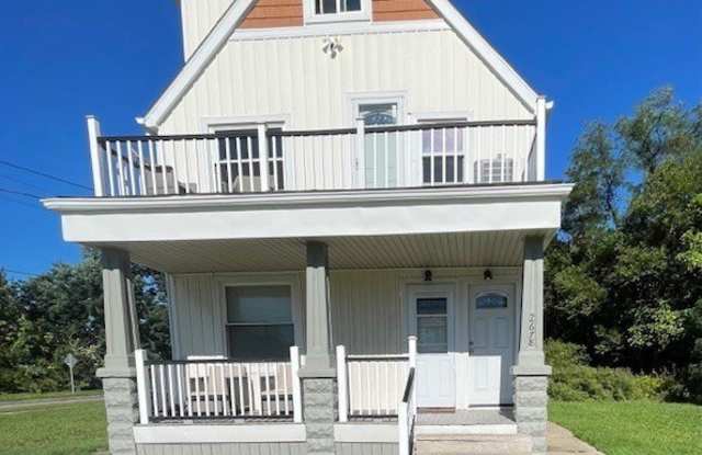 2678 Grand Avenue Gallery 1