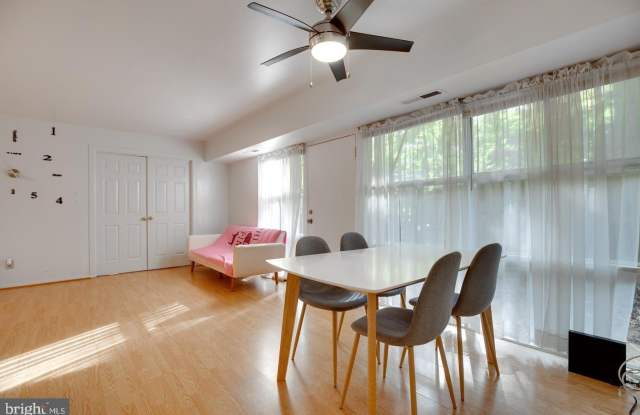 7741 DONNYBROOK Court unit: 3 Gallery 4