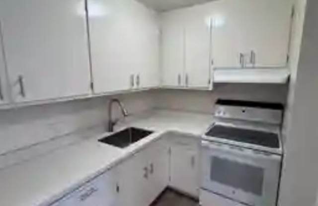 532 Bancroft Gallery 3