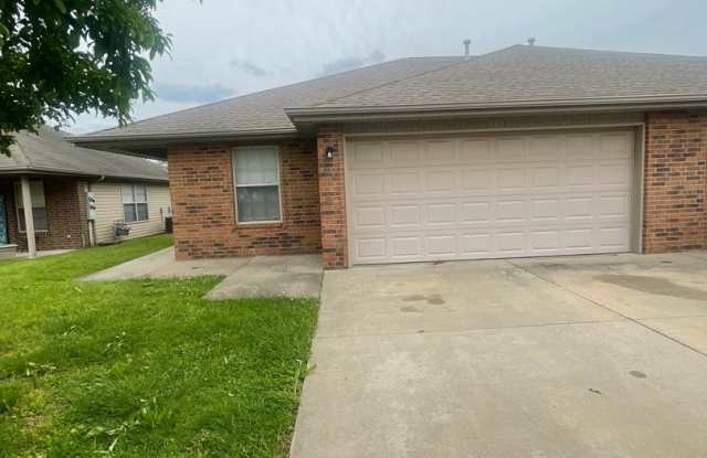 Beautiful 3 bedroom 2 full bath 2 car garage Duplex photos photos
