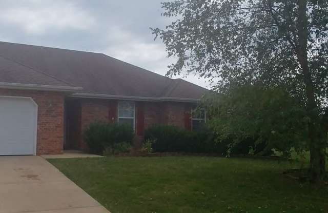 *Ozarks Best Location* - 1205 East Chesapeake Drive, Ozark, MO 65721