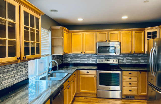 Delightful DuPont 3 Bedroom Townhouse - 2597 McNeil Street, DuPont, WA 98327