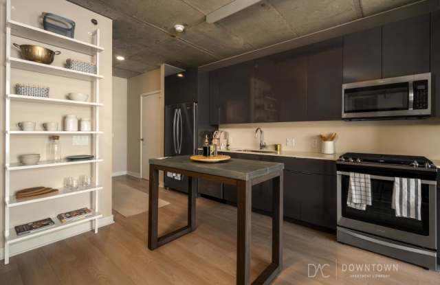 315 E Illinois Gallery 4