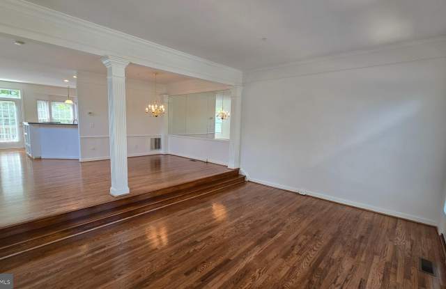 8021 KIDWELL TOWN Court Gallery 2