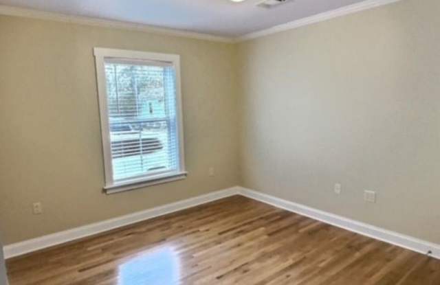 602 Cottage Square Gallery 4