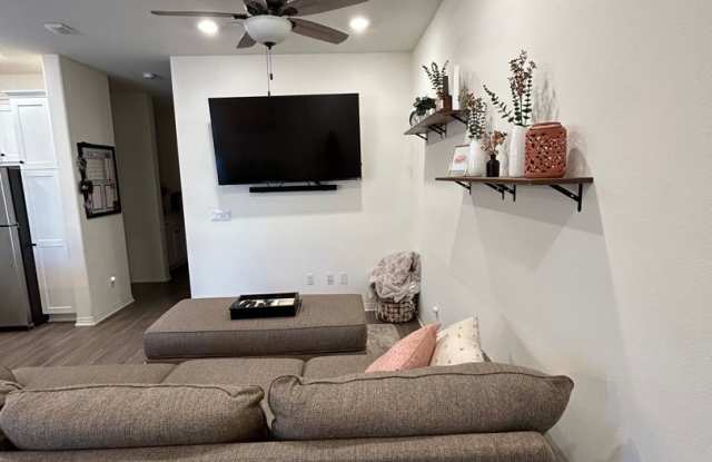 Beautiful Lennar 3 Bedroom - across from MVHS! Gallery 3