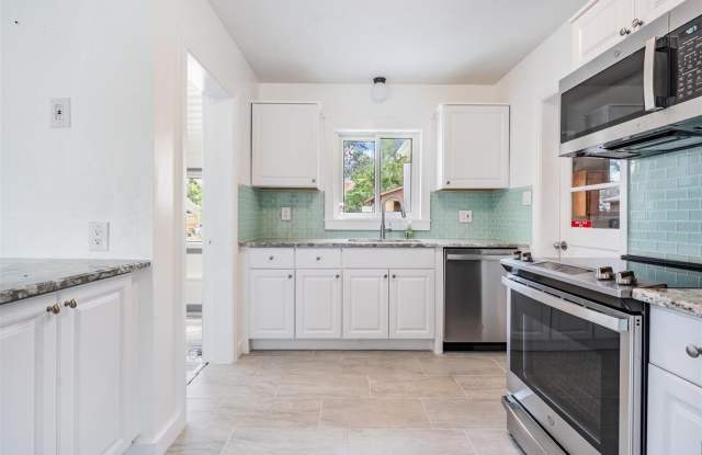 14704 SUNSET Drive Gallery 4