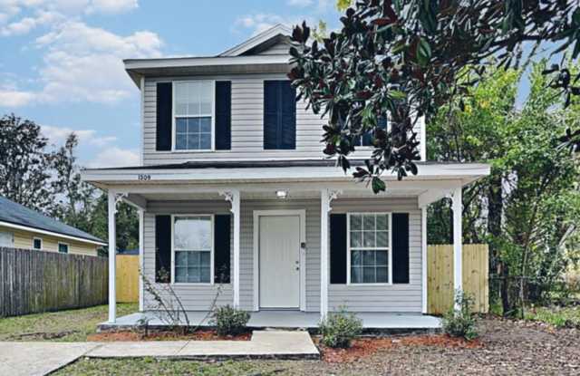 1509 W 1st St photos photos