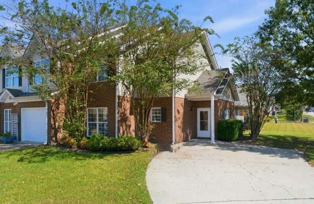 2033 Queens Ct Gallery 1
