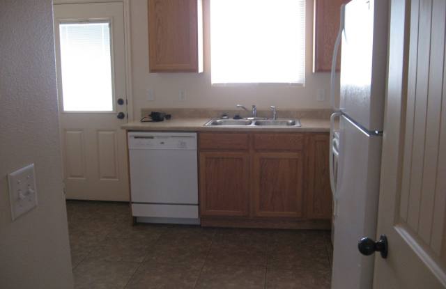 Duplex near Iron Springs Elementary Gallery 4