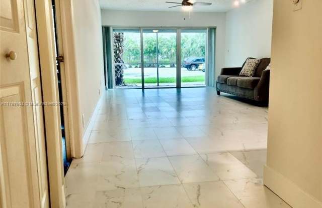 100 Lakeview Dr photos photos