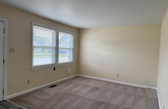 Nice 3 bedroom, 1 bath Duplex Gallery 4