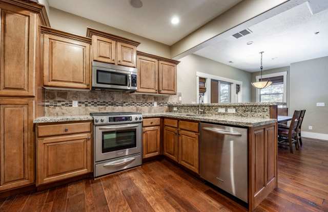 Fully Furnished Mountain Modern Twin Home Steps From Clubhouse Amenities Gallery 4