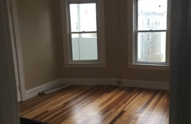 219 Laurel Street - 3E Gallery 3
