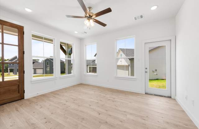 1207 Chestnut Court, Runa - 2Unit # 2 Gallery 3