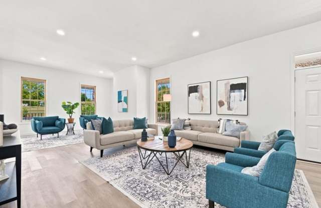 4 Bedroom, 3.5 Bath Gallery 3