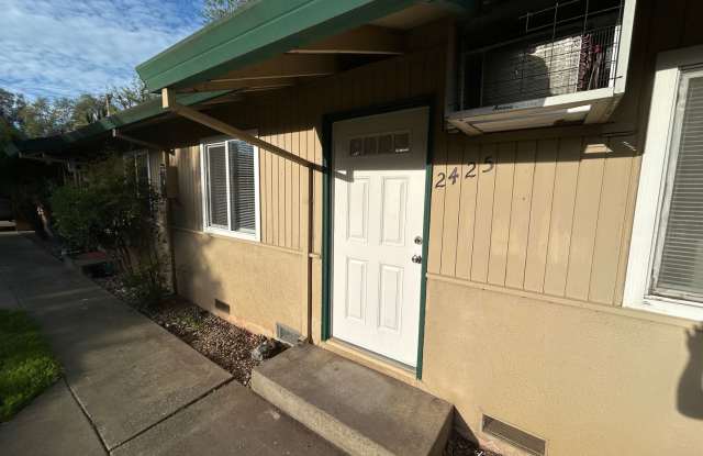 Newly updated duplex home close to shopping and Upper Bidwell! photos photos