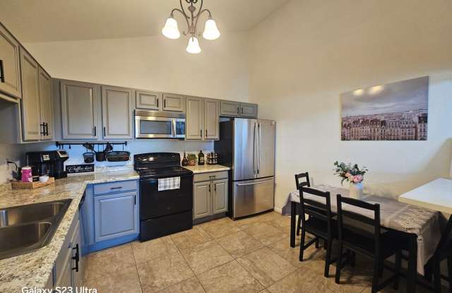 LONG TERM SHORT  TERM /UNFURNISHED  NO UTILITIES ~   PARTIALLY   FURNISHED Gallery 3