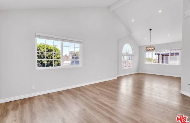 119 E Beach Ave photos photos