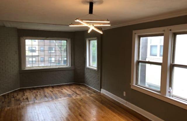 4329 Roanoke Parkway - 4329 Roanoke Parkway, Kansas City, MO 64111