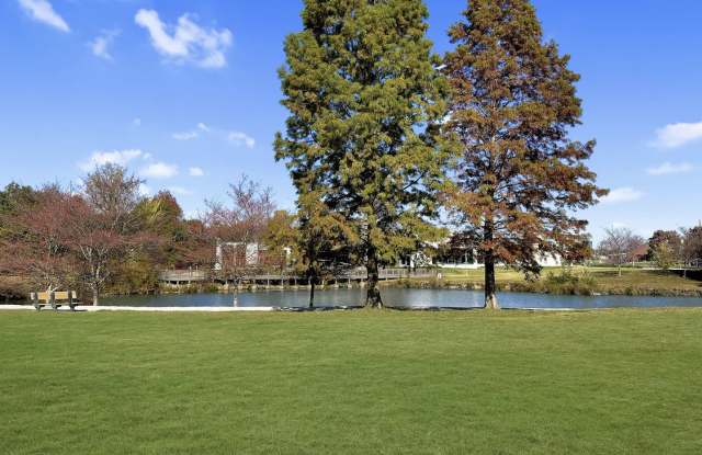 Walking Trails*******Castle School System********Large 3 Bedroom Gallery 4