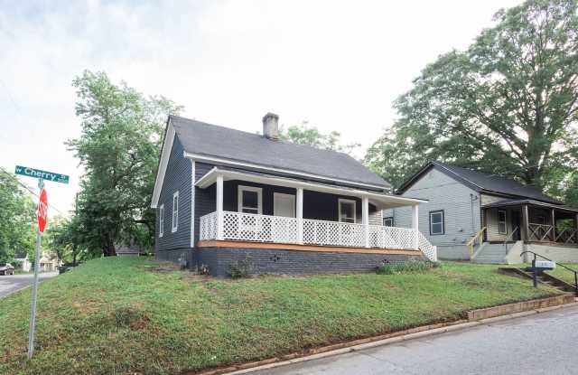 2BR Home Available Now | 519 West Cherry Gallery 3
