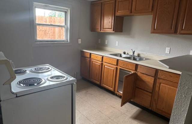 One Bedroom/ One Bath Newly Renovated Gallery 4