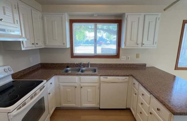 Updated 3 Bedroom, 2 Bathroom Home in East Medford Gallery 4