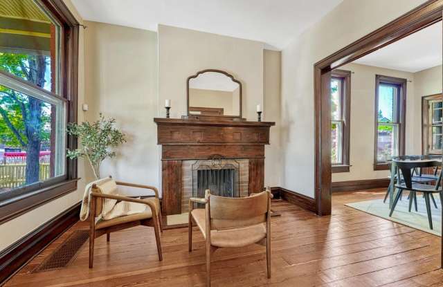 Charming 3-Bedroom Home with Heated Backyard Studio in Aurora Gallery 3