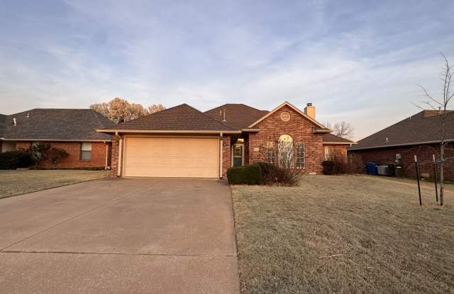 417 Oakdale Drive - 417 Oakdale Drive, Enid, OK 73703