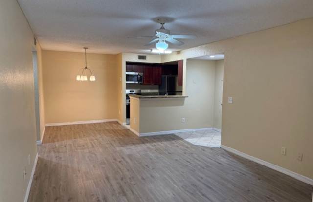 Beautiful large ground floor one bedroom condominium Gallery 2