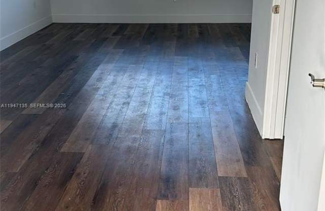 141 NW 16th Ave photos photos