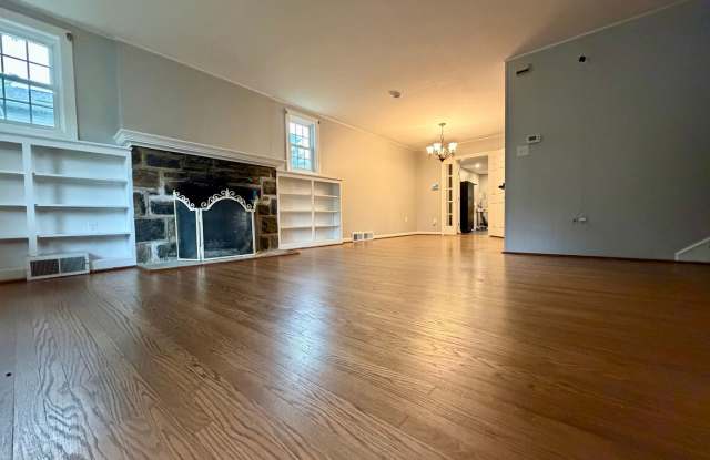 Stunning 4-Bedroom Home Nestled in Glenside. Available NOW! Gallery 4