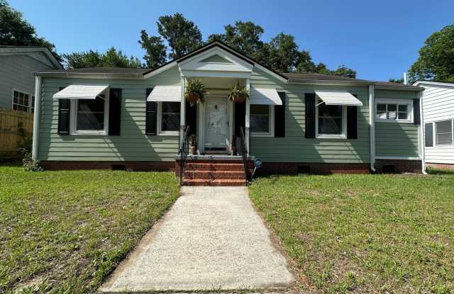 3 BED | 1 BATH | SPACIOUS GATED BACKYARD | EDGEMERE photos photos