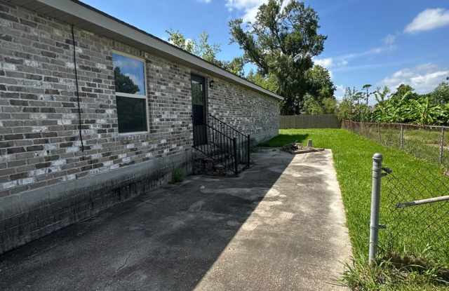 Like New 3 Bedroom 2 Bathroom Home Gallery 4
