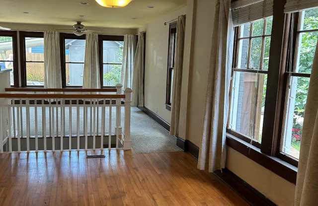 1093 Berne Street Southeast Gallery 3