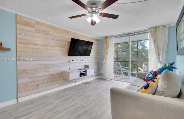 1681 NW 70th Ave photos photos