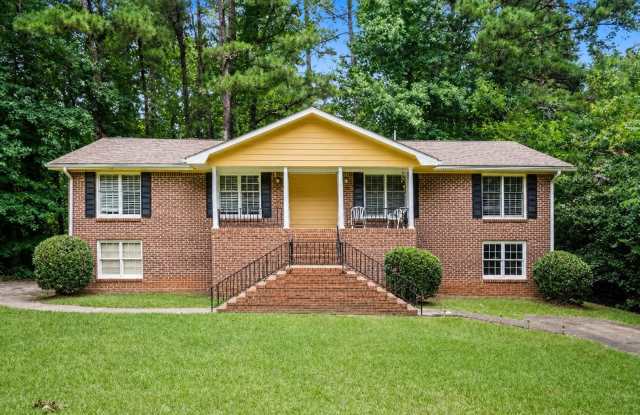 2BR/1BA Duplex Conveniently Located Off Pleasant Hill & Cruse Rd! photos photos