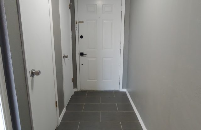 212 Southeast Surrey Place Gallery 3