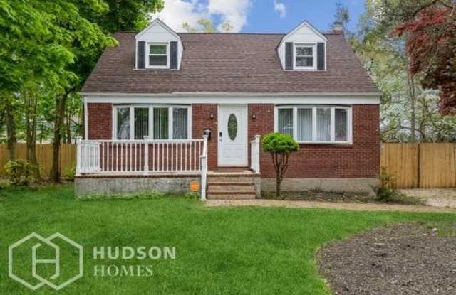 6 Manor Place - 6 Manor Place, Huntington Station, NY 11746