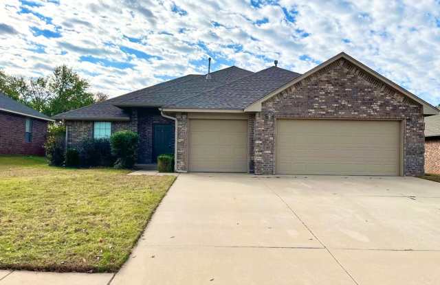 Wonderful 4 bed, 2 bath 3 car in Falcon Ridge of Edmond photos photos
