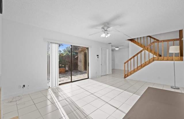 1560 FOREST LAKES Circle Gallery 3