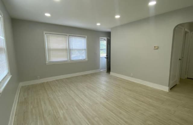 81 9th St - 81 9th Street, Hicksville, NY 11801