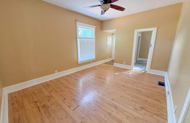 Charming 2-Bedroom home near Old Colorado City Gallery 3